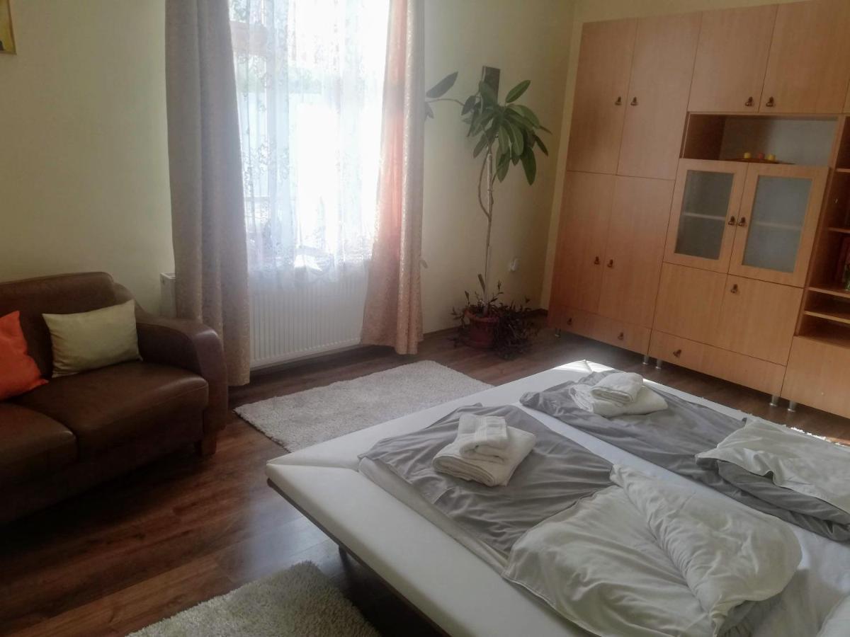 Parva Foresta Apartment Мисколк Екстериор снимка