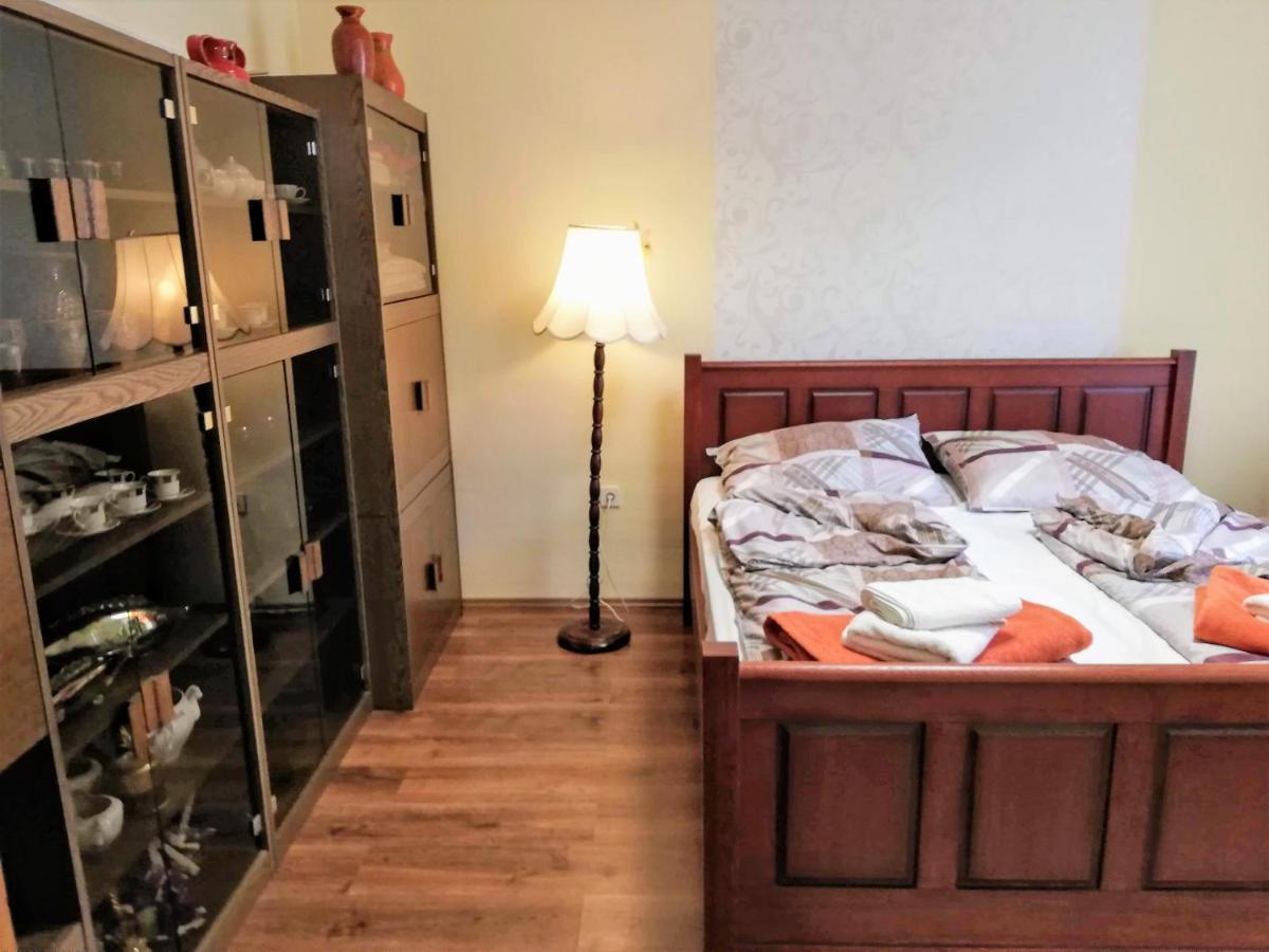 Parva Foresta Apartment Мисколк Екстериор снимка